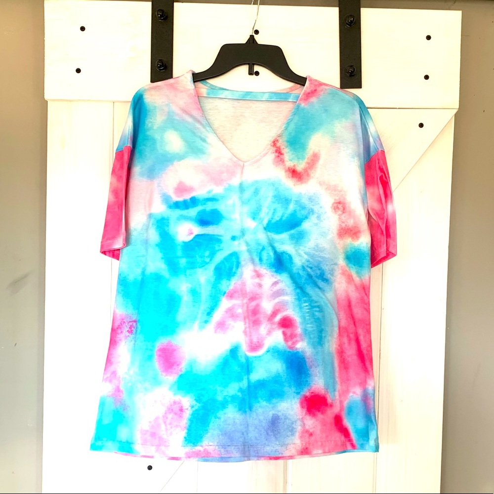 Women’s Blue and Pink Tie Dye Open V-neck Short Sleeve Top XL